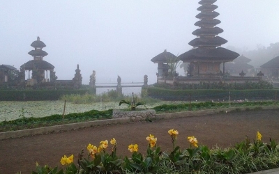  Ulun Danu Temple